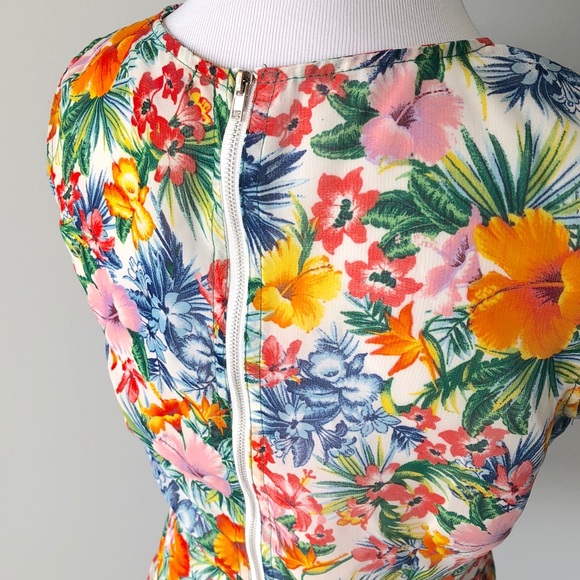 Tropical Twist Tie Top - Picture 5 of 5